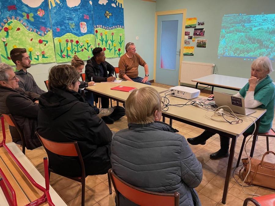 01 projection de la vidoe drone a la cantine