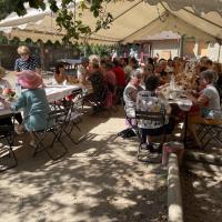 Le repas sous le barnum