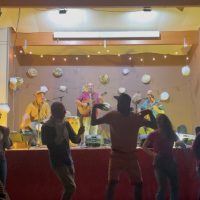 Les danseurs de salsa guidés par Carlos