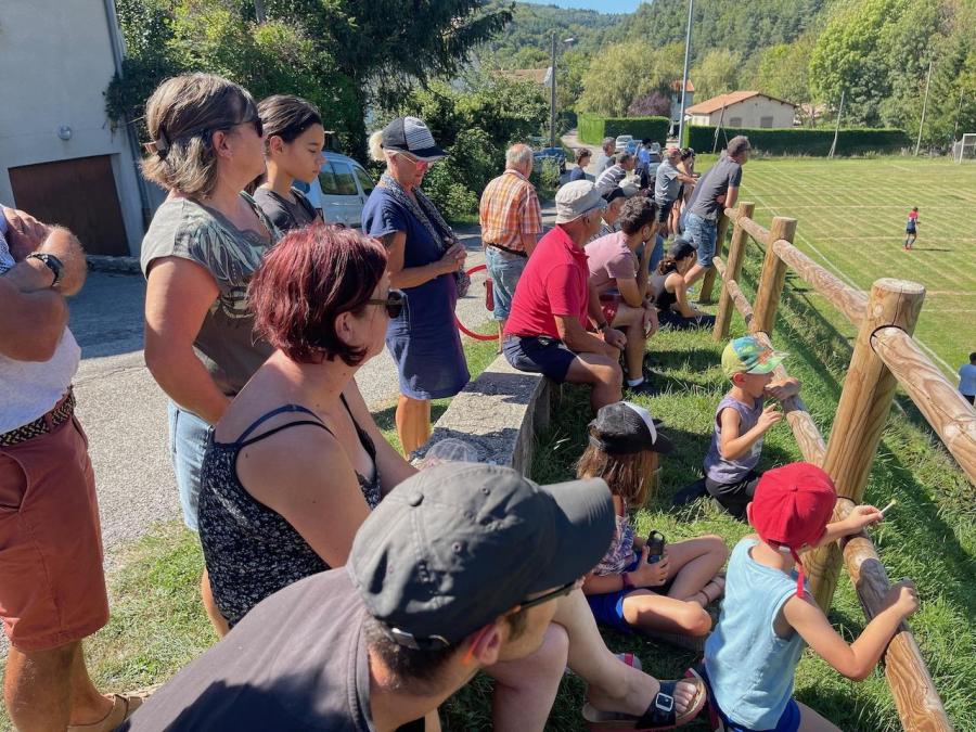 11 le public se pressait au stade