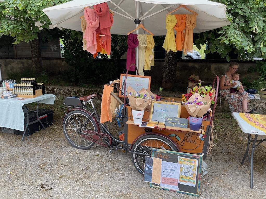 Le spectaculaire attelage vélocipède-floral boffrain