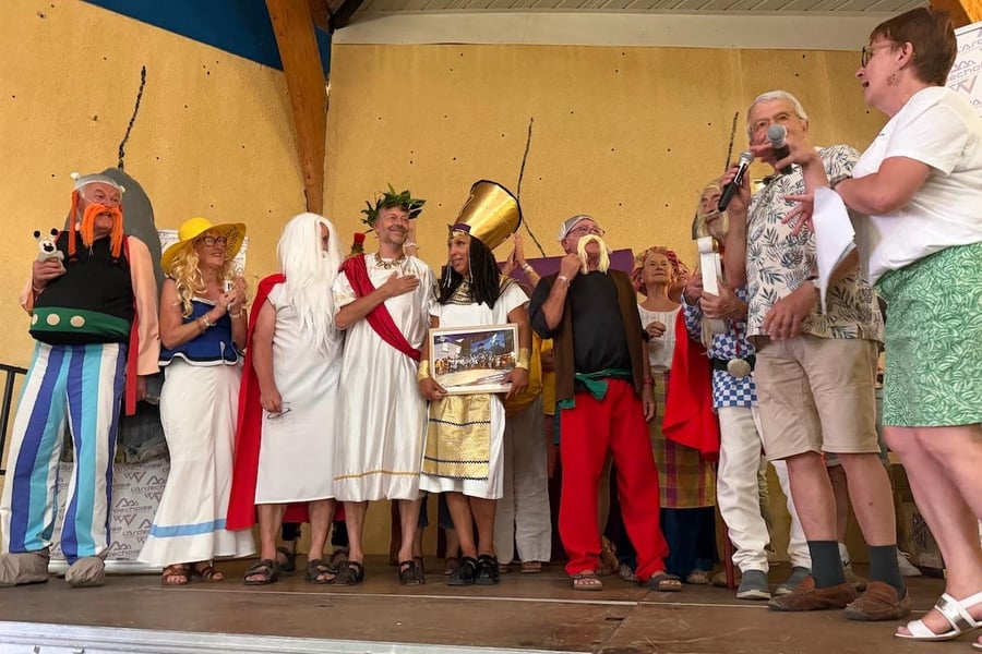 11 les be ne voles barthe zonais rec oivent le trophe e de la le gende
