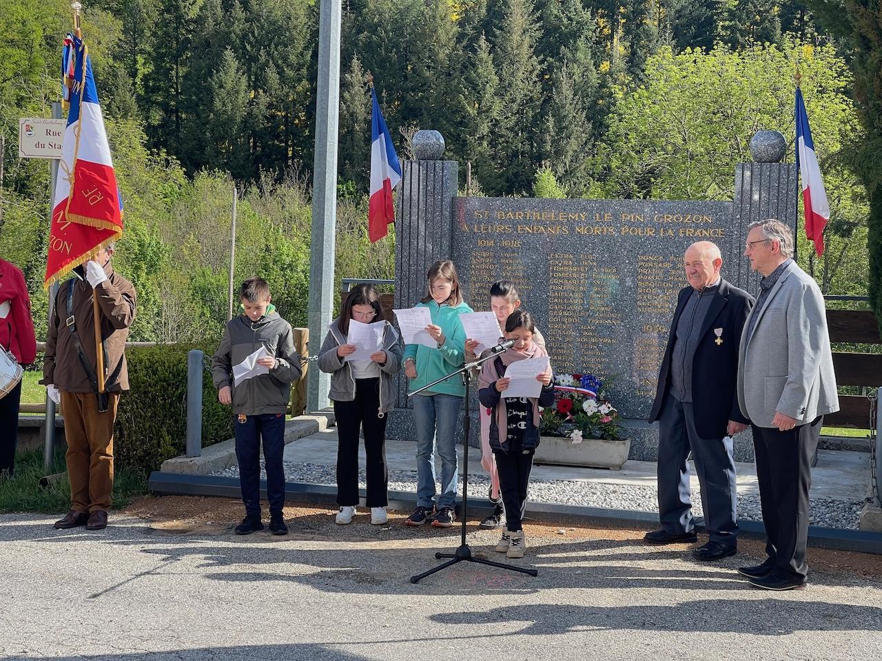 L'évocation du Souvenir par les élèves de l'Ecole