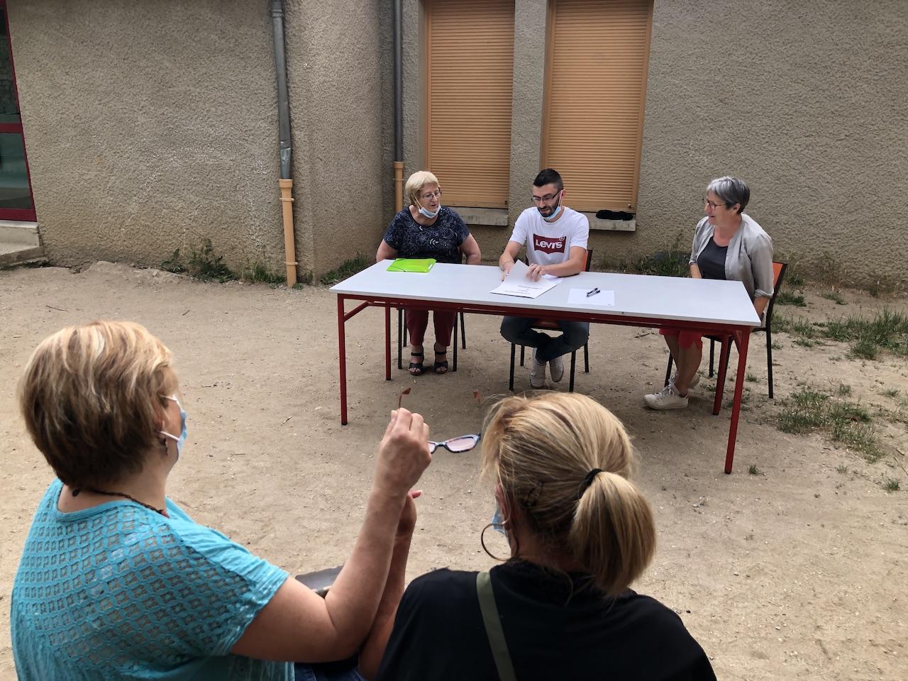 Valentin GUBIEN introduit la réunion