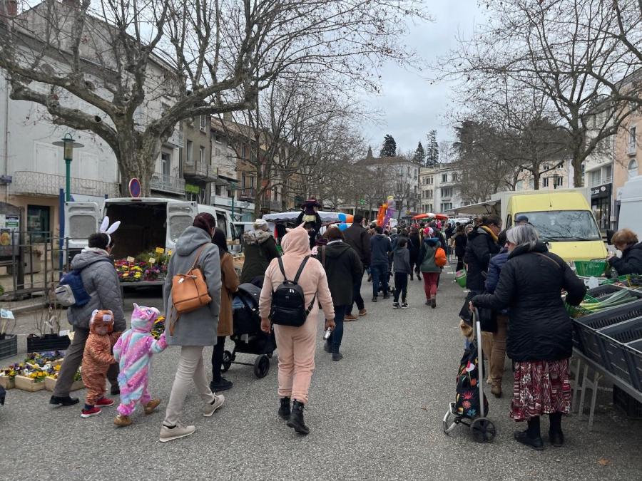 15 le corte ge part dans les rues de lamastre