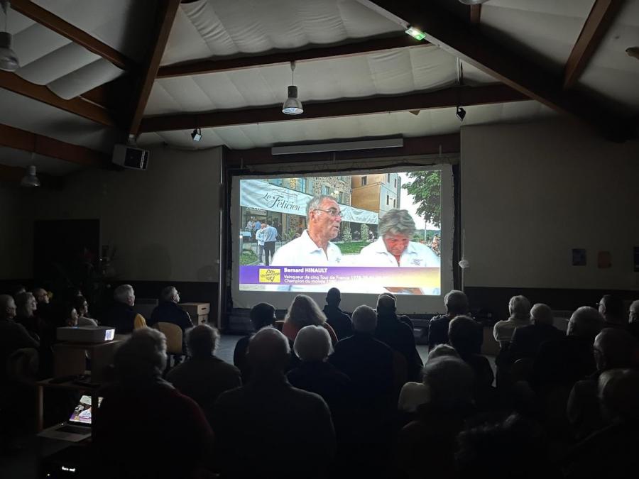 22 bernard hinault et bernard vallet deux jeunes septuage naires