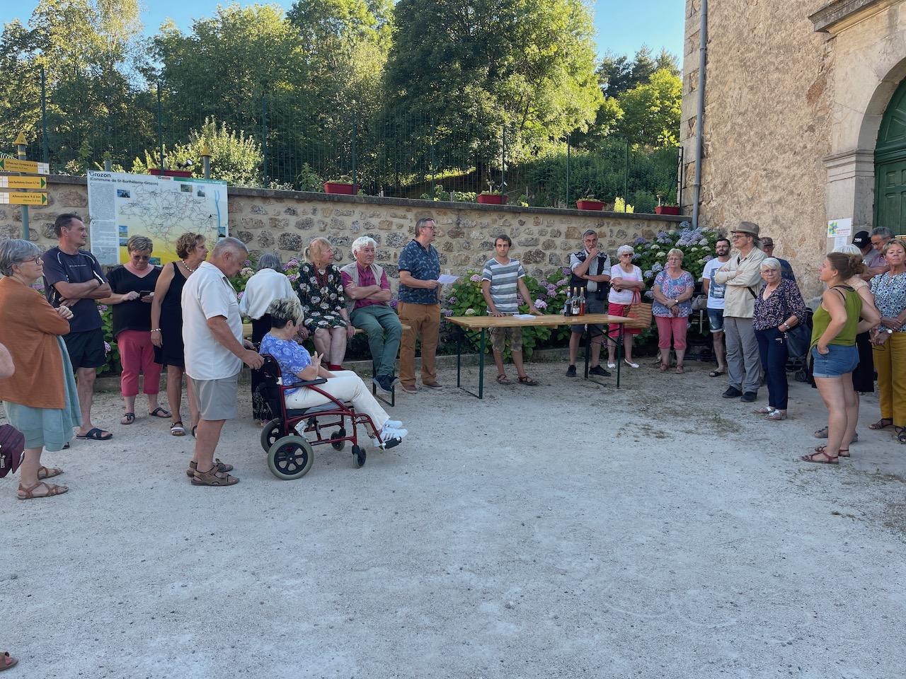 Monsieur le Maire souhaite la bienvenue à Magmas Désendomis