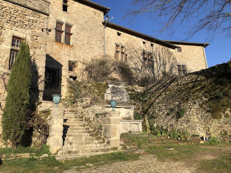 Chateau de grozon la fac ade compresse e