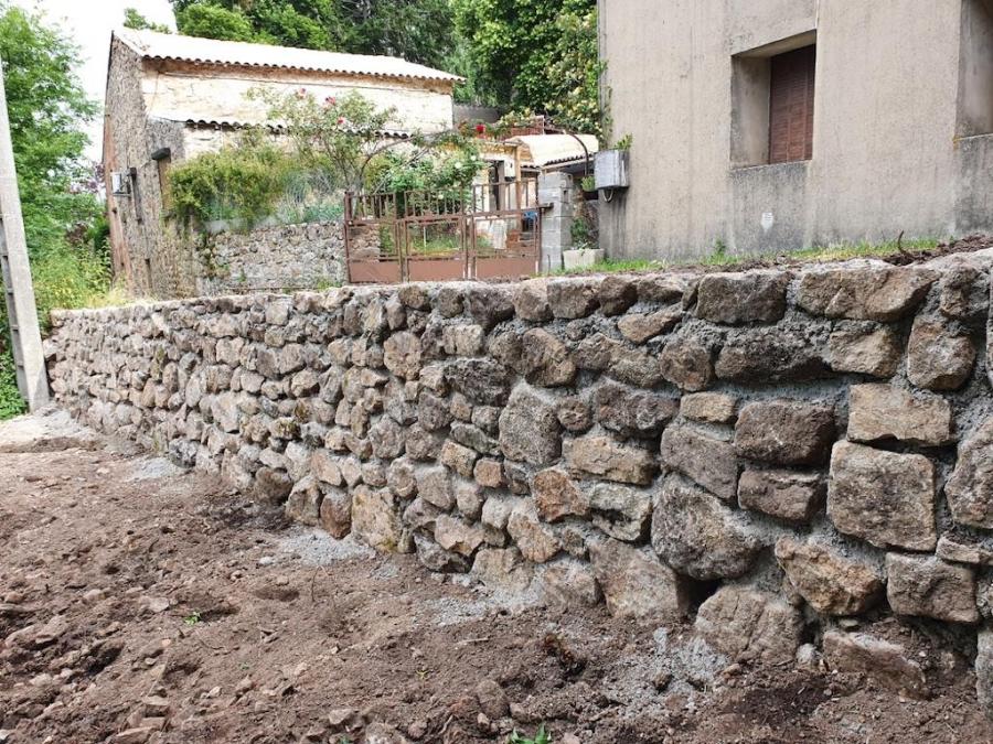 Mur du chemin de la co te a grozon