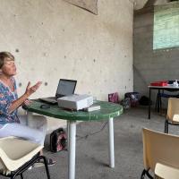 La Trésorière, Monique SAURET-CHAMBON, commente les Comptes